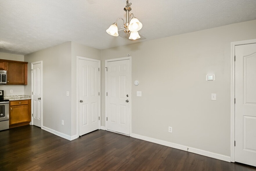 Building Photo - 1057 Tammy Sue Ln