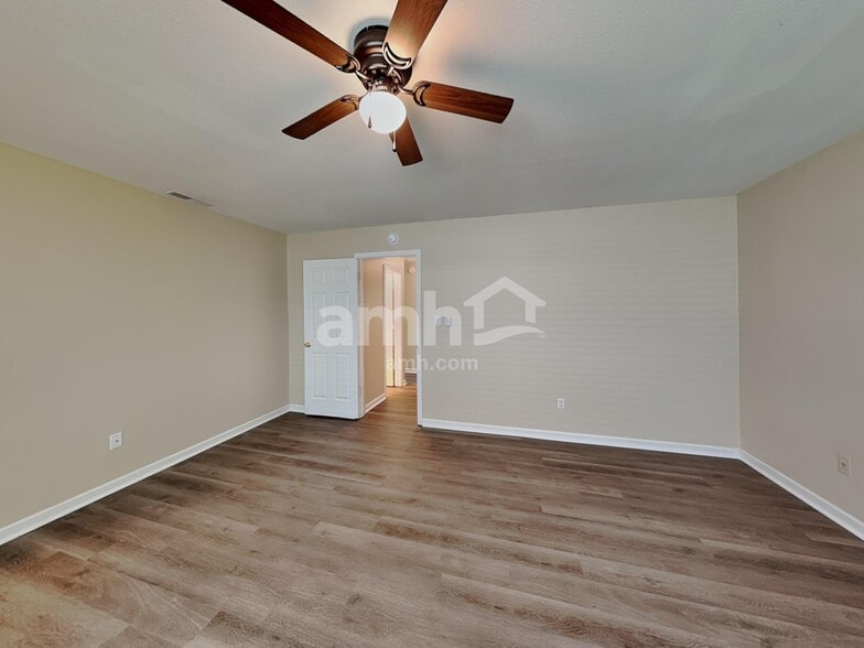 Building Photo - 322 Brookview Dr