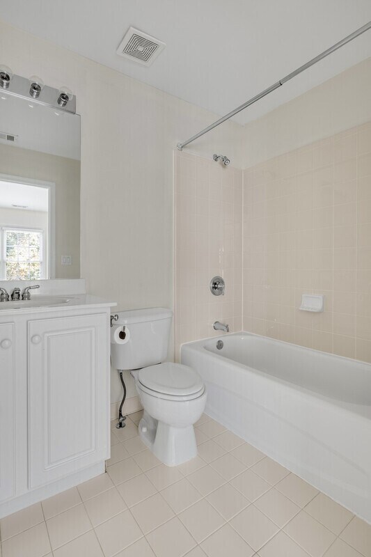 Building Photo - 1240 Dunwoody Cove