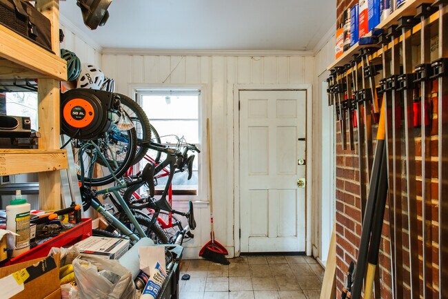 Building Photo - 365 Holman Ave