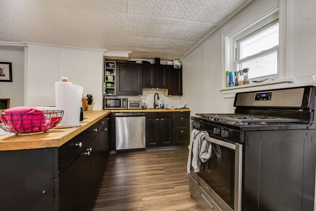 Building Photo - 2800 Berg St