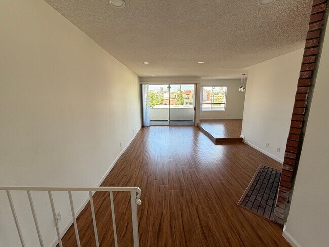 Building Photo - 2 BEDROOM CONDO UNIT IN THE WEST LA AREA 646 481 4404
