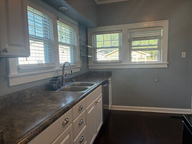 Building Photo - Charming North Side 2 Bedroom Home Near ISU Memorial Stadium!
