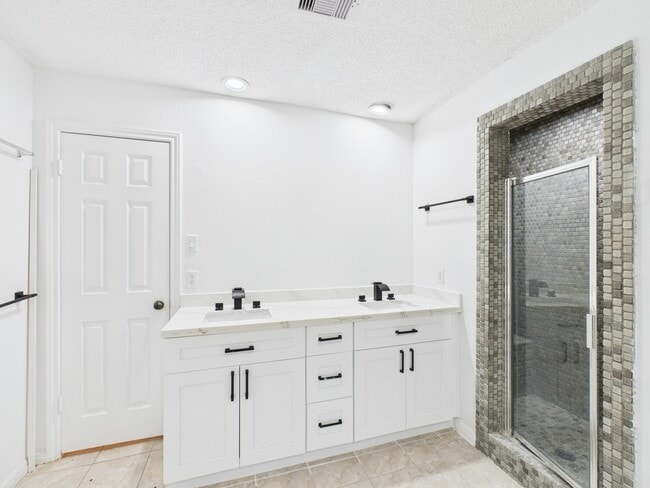 Building Photo - 7610 Hopewell Ln