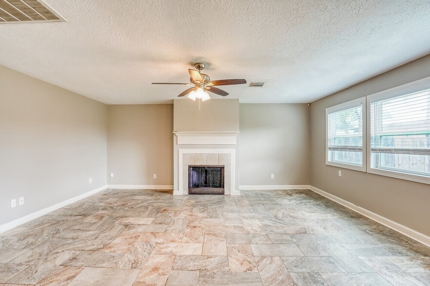 Building Photo - 2014 Harbour Cove Dr