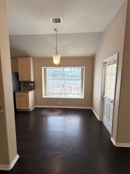 Building Photo - 906 Taylor Ridge Dr