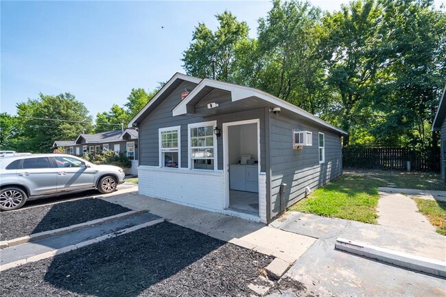 Building Photo - 413 Ewalt Ave