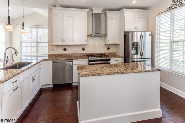 Building Photo - 135 Winding Hill Dr