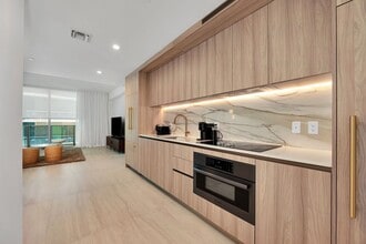Building Photo - Fully furnished 2-bedroom residence in the heart of Brickell.