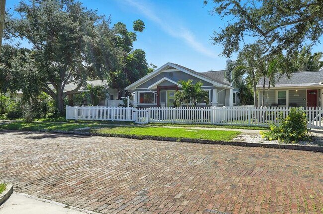 Primary Photo - 3634 Burlington Ave N