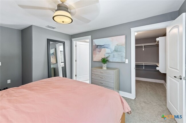 Building Photo - 2404 Oak Crest Ave