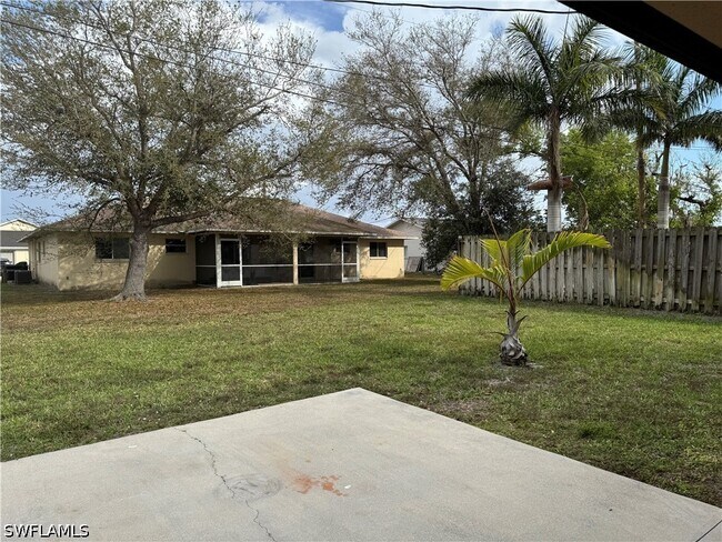 Building Photo - 1715 SW 1st Ave