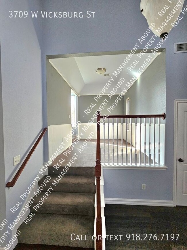 Building Photo - 3709 W Vicksburg St