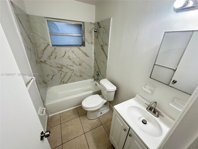 Building Photo - 148 NW 14th Way