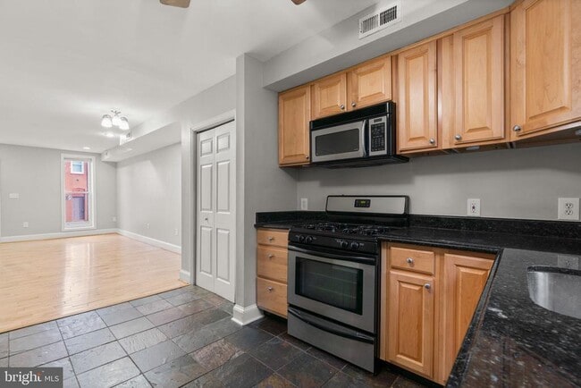 Building Photo - 1456 Battery Ave