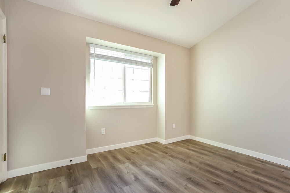 Building Photo - 981 Conifer Ct