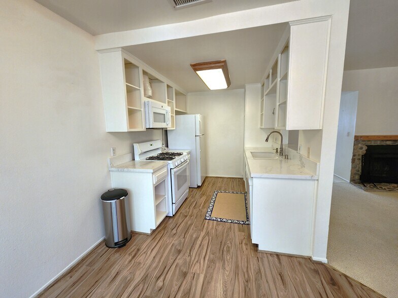 Building Photo - 5322 Colodny Dr