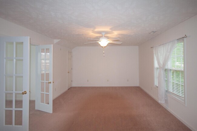 Building Photo - 115 Birdie Ct