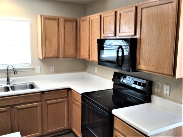 Building Photo - 7636 Hidden Creek Dr
