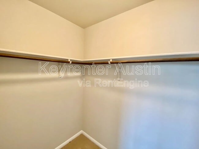 Building Photo - 516 E Slaughter Ln