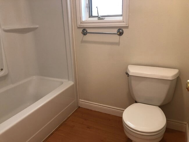 Building Photo - 265 NW Terre View Dr