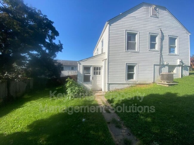 Building Photo - 113 Skyline Ave