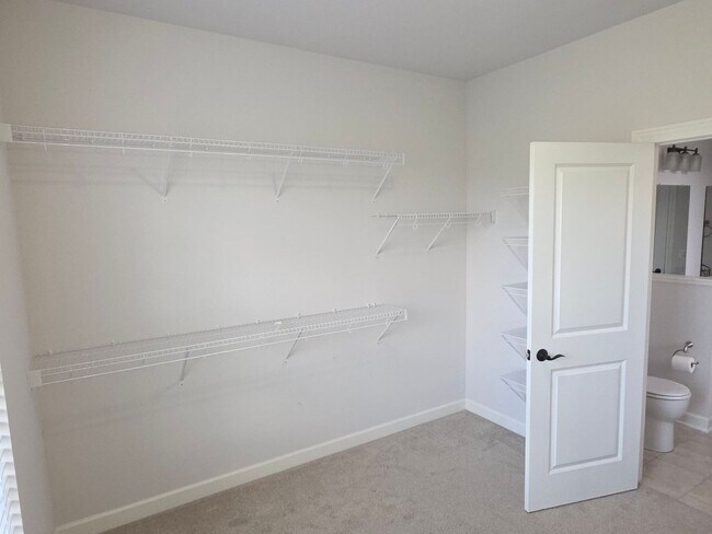 Building Photo - W239N3743 River Birch Ct