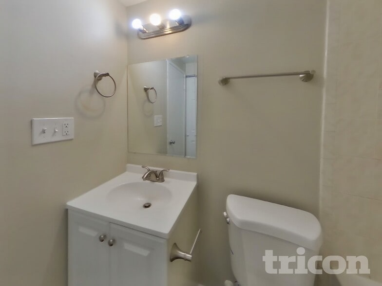 Building Photo - 9616 Brassie Way