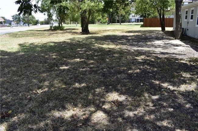 Building Photo - 110 N Bell St