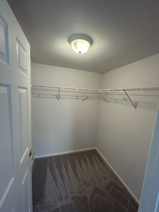 Building Photo - Beautiful Henderson Town Home