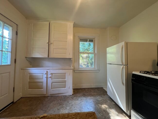 Building Photo - 1207 Sarah St