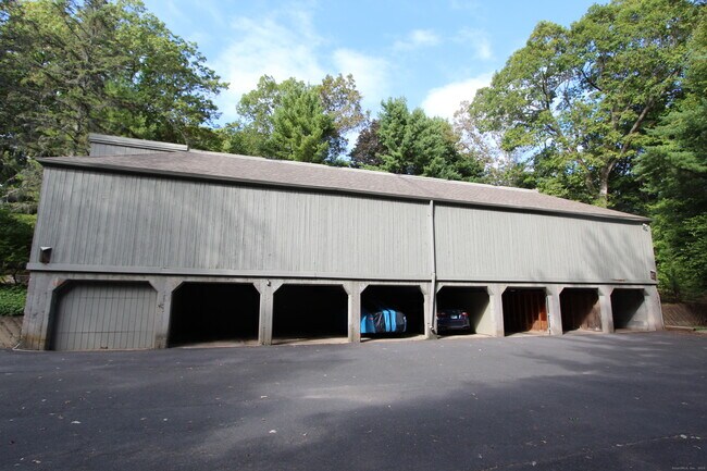 Building Photo - 6 Lyle Ct