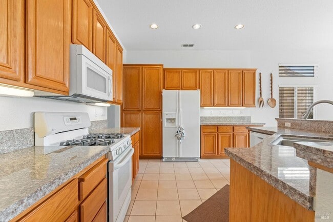 Building Photo - 139 Cedar Ridge Dr