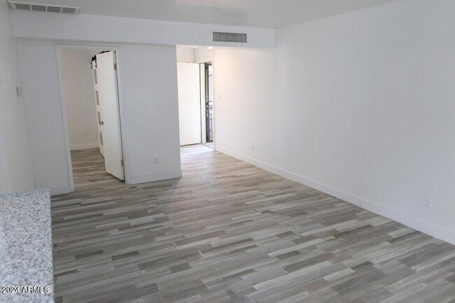 Building Photo - 3828 N 32nd St