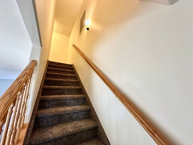 Building Photo - 4 Bedroom 3 Bathroom Home with Attached Garage, AC, and 2 Separate Living Areas!