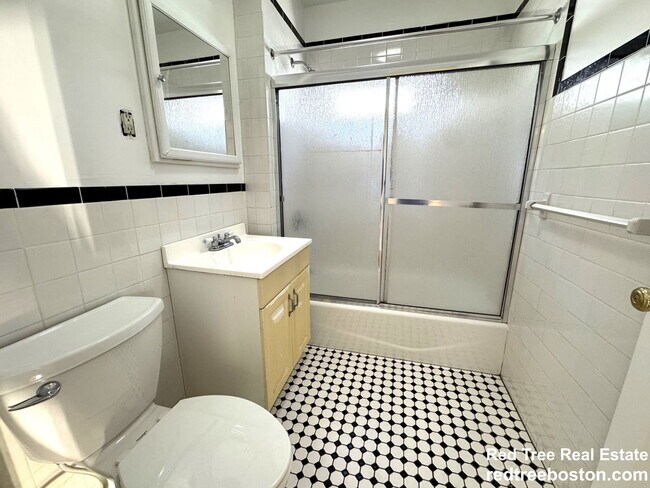 Building Photo - 20 Hunnewell Ave