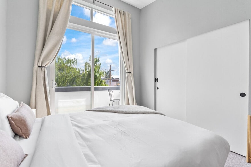 Building Photo - 6405B 22nd Ave NW