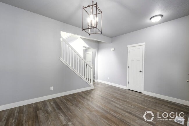 Building Photo - Beautiful Home in Midvale!