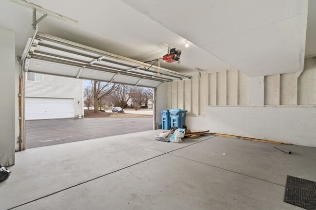 Building Photo - 1774 Middlebury Dr