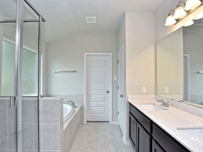 Building Photo - 4 BR / 2 BA - 1813 SF One-Story Home - Lago Vista!