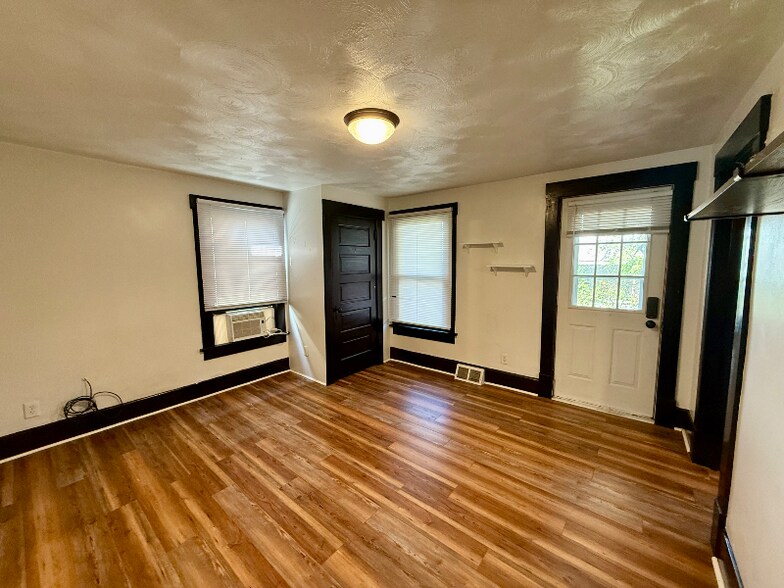 Building Photo - 327 Euclid Ave