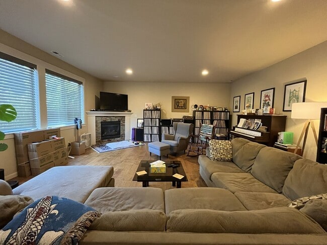 Building Photo - Bright and Modern North Portland Living with Three Bedrooms, Laundry Room & Attached Garage