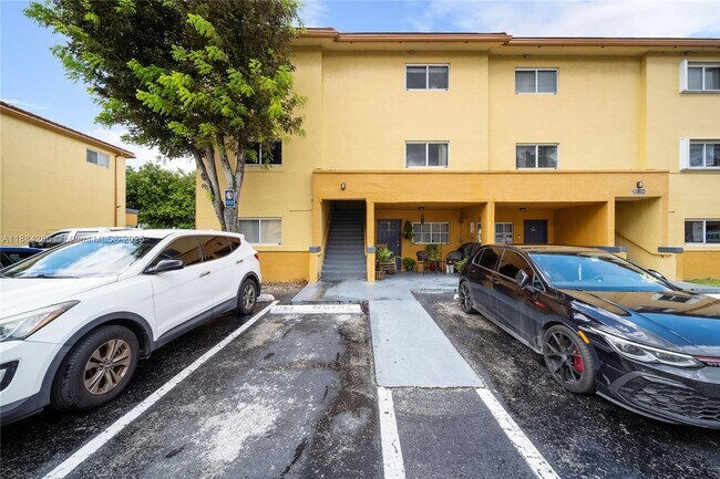 Building Photo - 8240 SW 149th Ct