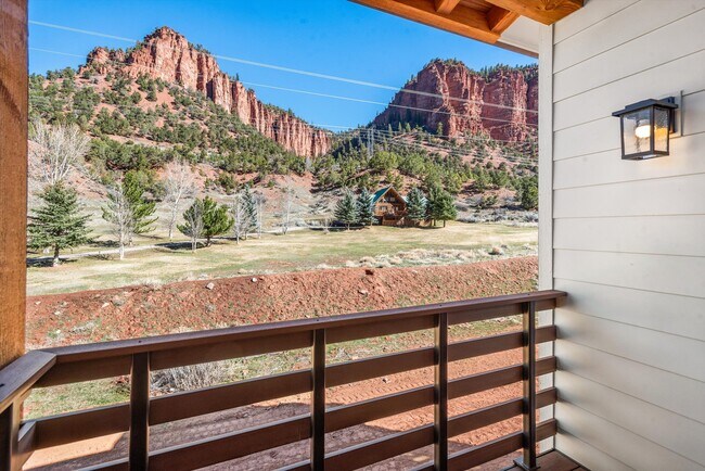 Building Photo - 106 Castle View Dr