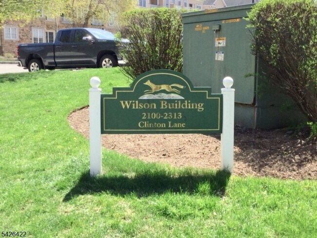 Building Photo - 2112 Clinton Ln