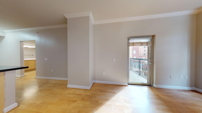 Building Photo - Logan Circle One Bedroom With Private Balc...