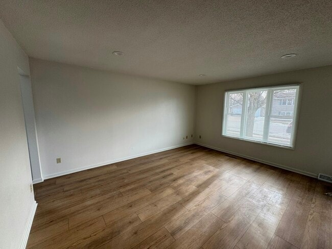 Building Photo - 806 7th Ave NW