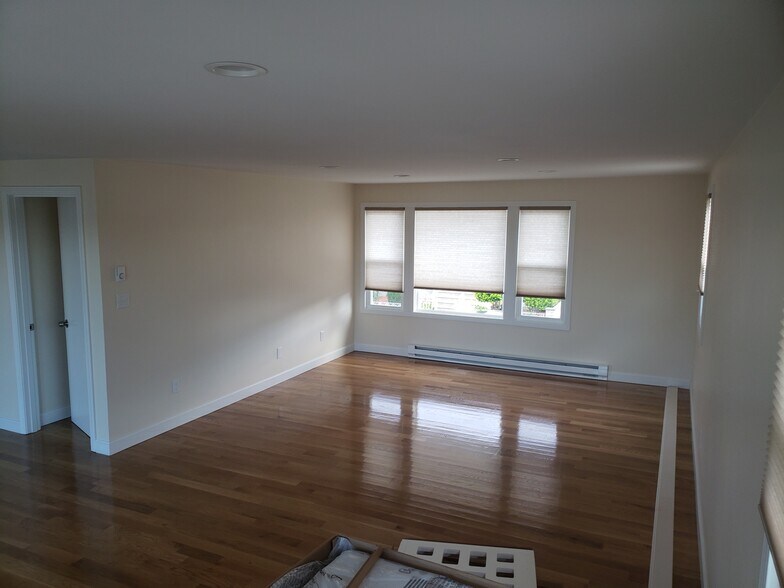 Living area - 48 Hauman St