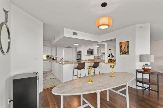 Building Photo - 529 S Flagler Dr