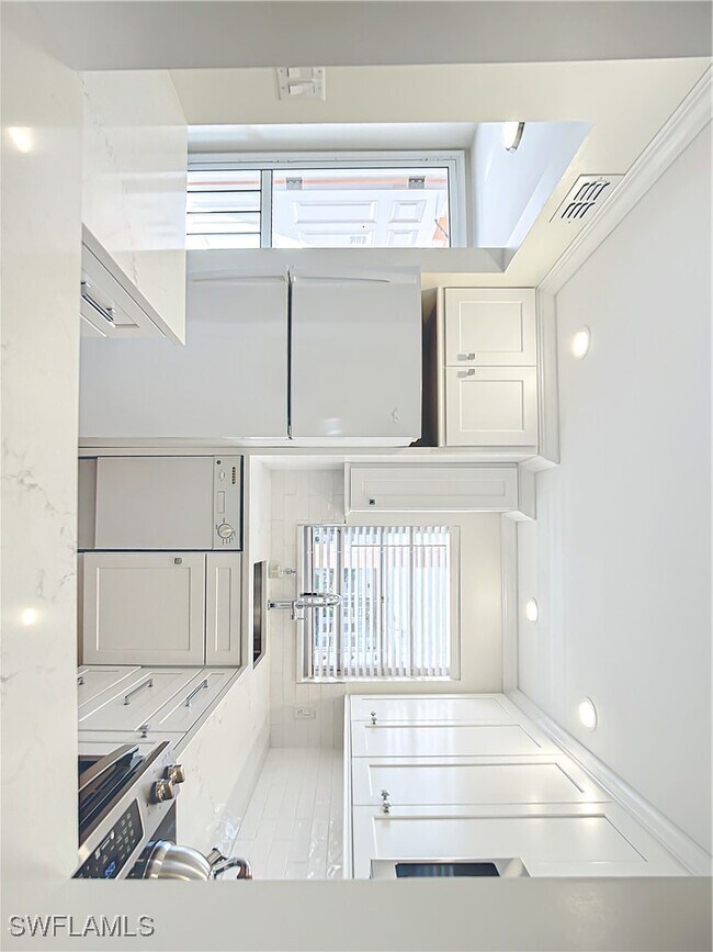 Building Photo - 180 Turtle Lake Ct